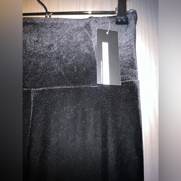 LA CLASSE COUTURE VELVET black leggings size M NWT waist 13” length 42” - Picture 3 of 4